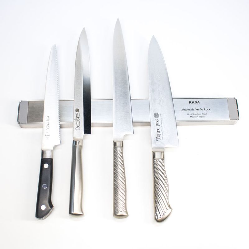 porta-facas-estilo-barra-magnetica-em-inox-410x50x20mm-KASA-com-facas
